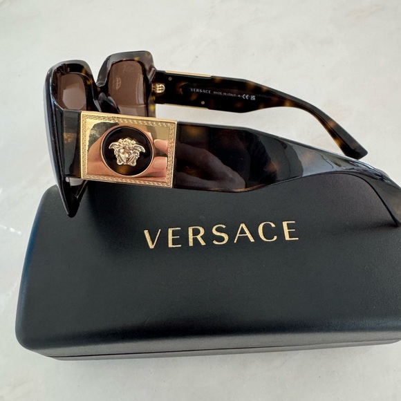 Versace Sunglasses - Picture 9 of 9